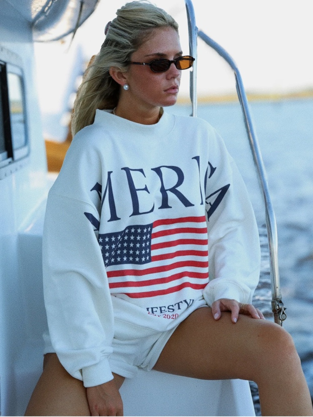 America Graphic Mockneck Sweatshirt - White